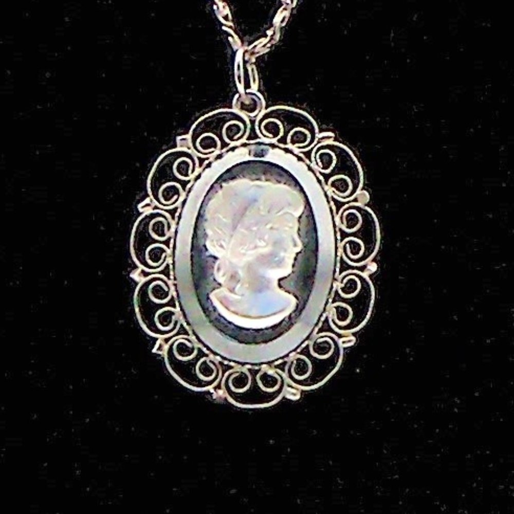 Silver Tone Cameo Pendant Necklace - Picture 3 of 6